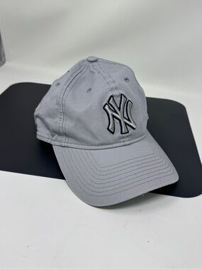 New Era New York Yankees 9TWENTY Baseball Hat gray silver